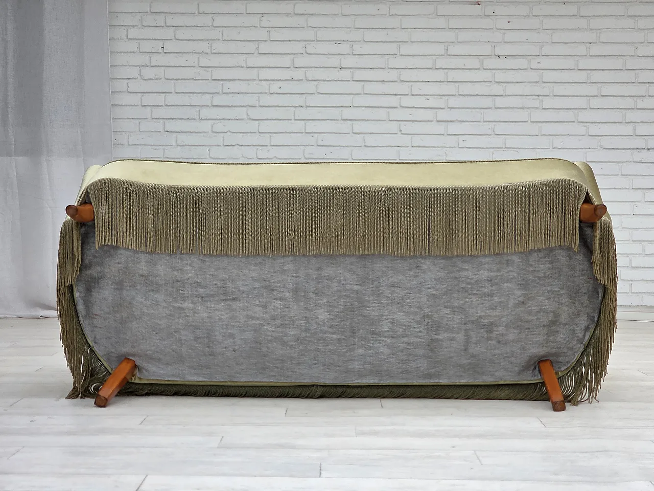 Divano danese a 2 posti, velluto verde, gambe in faggio, Anni '60 18