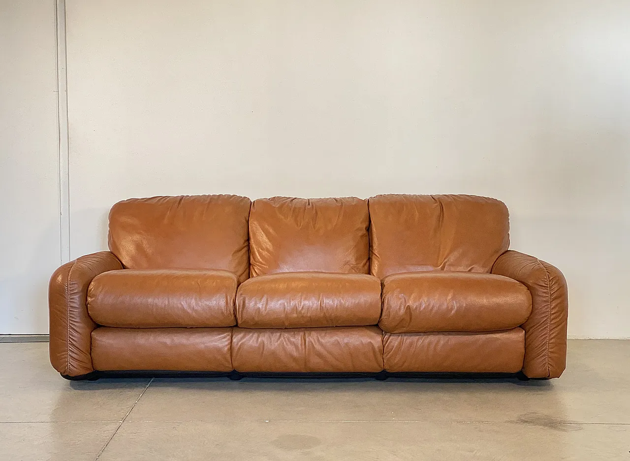 Leather sofa mod. Piumotto di Arrigo Arrigoni for Busnelli 70s 1