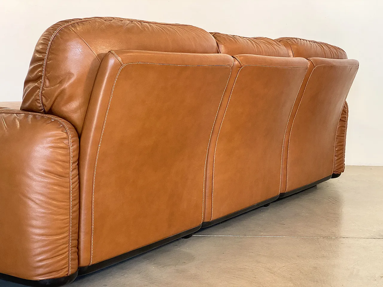 Leather sofa mod. Piumotto di Arrigo Arrigoni for Busnelli 70s 11