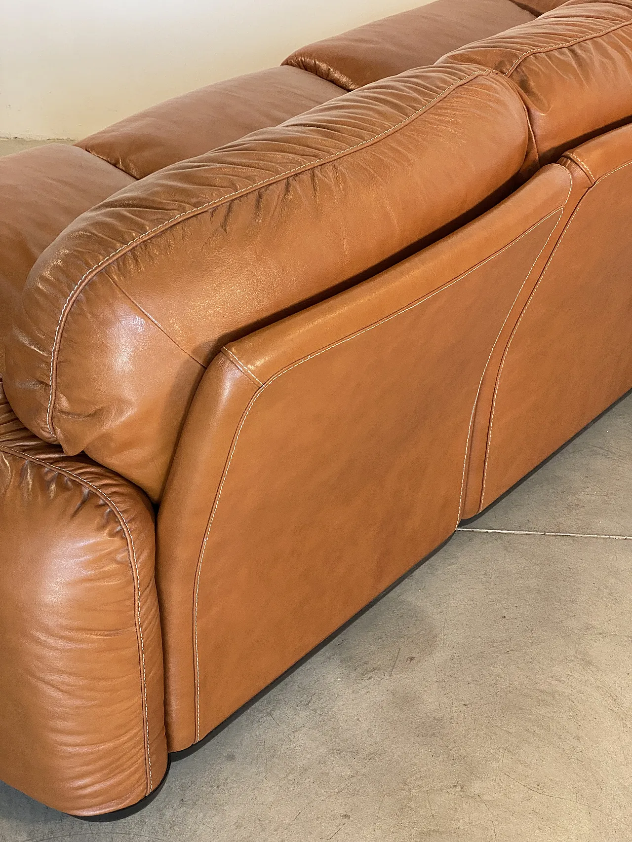 Leather sofa mod. Piumotto di Arrigo Arrigoni for Busnelli 70s 13