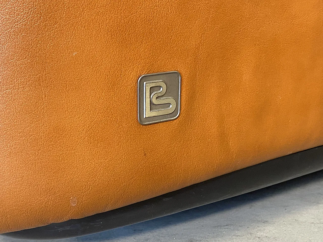 Leather sofa mod. Piumotto di Arrigo Arrigoni for Busnelli 70s 17