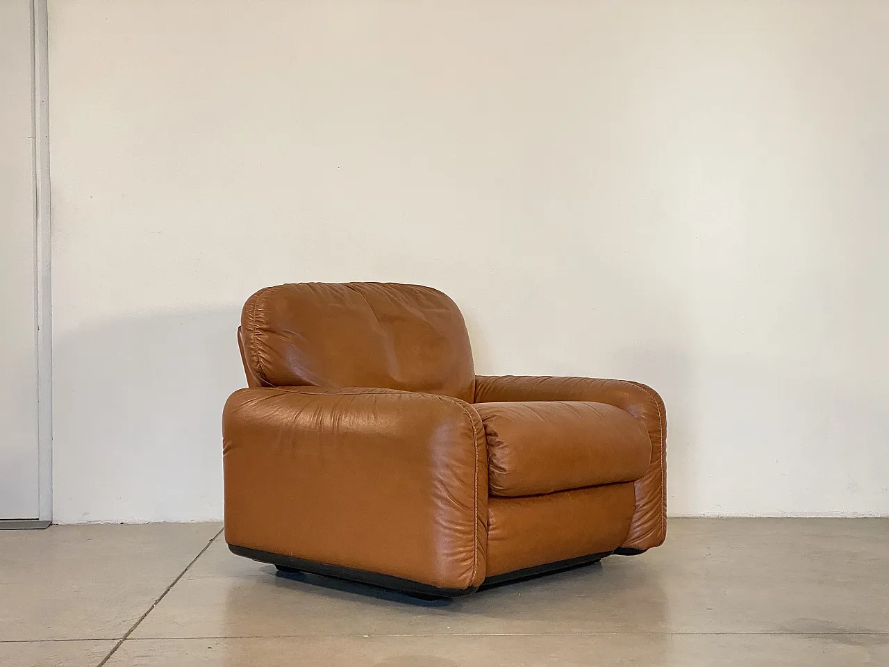 Pair of leather armchairs mod. Piumotto by A. Arrigoni for Busnelli 8