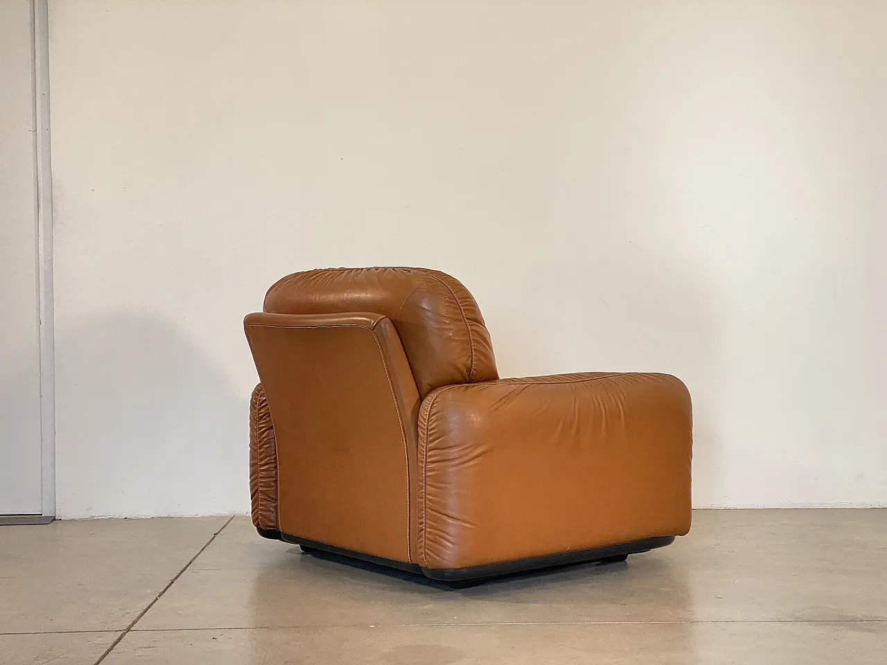Pair of leather armchairs mod. Piumotto by A. Arrigoni for Busnelli 9