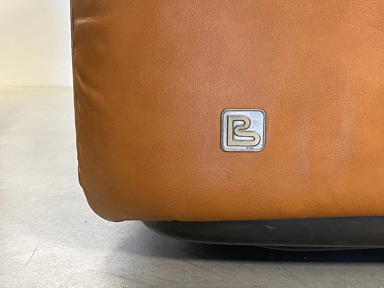 Pair of leather armchairs mod. Piumotto by A. Arrigoni for Busnelli 11