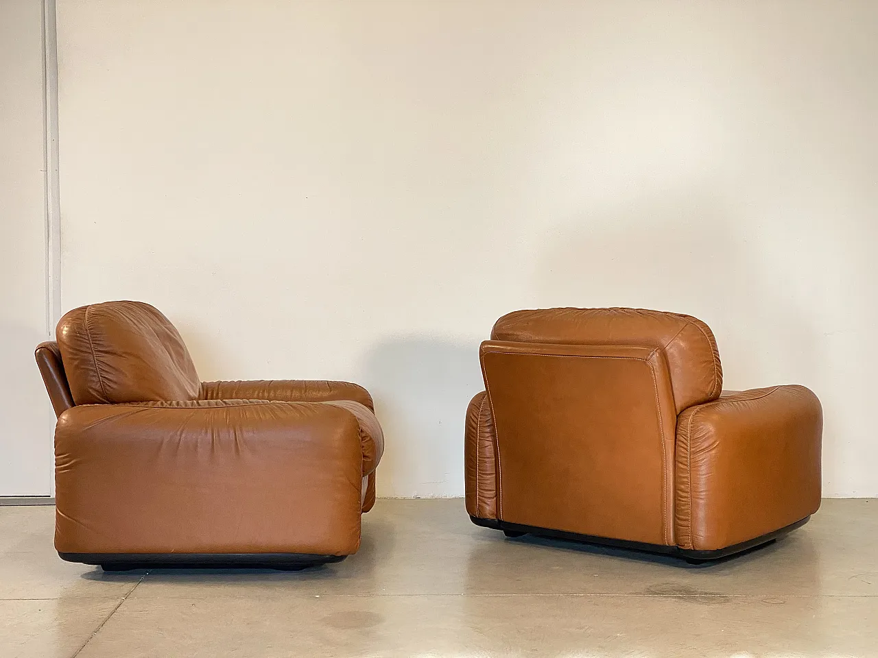 Pair of leather armchairs mod. Piumotto by A. Arrigoni for Busnelli 14