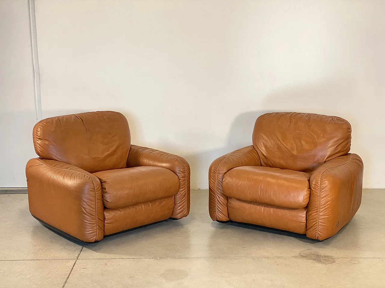 Pair of leather armchairs mod. Piumotto by A. Arrigoni for Busnelli 18