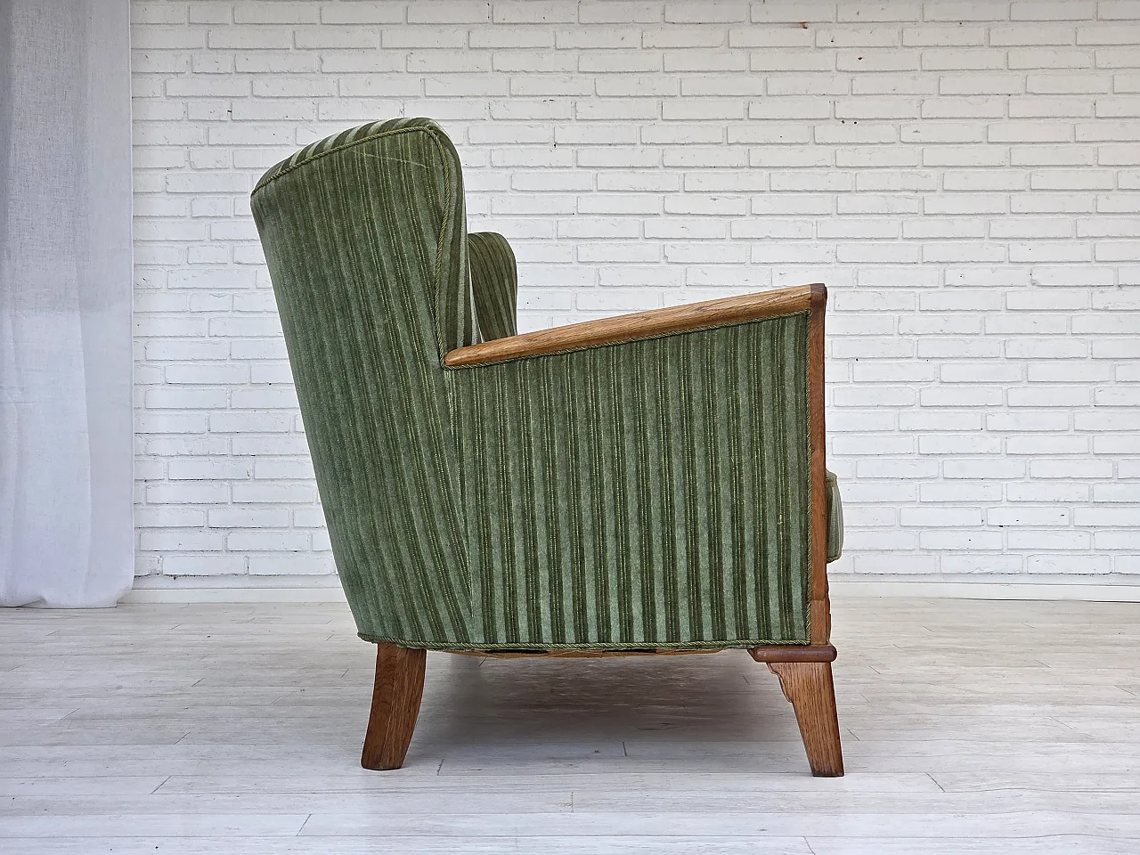 Anni '60, divano danese a 3 posti, velluto per mobili verdi, legno di quercia. 10