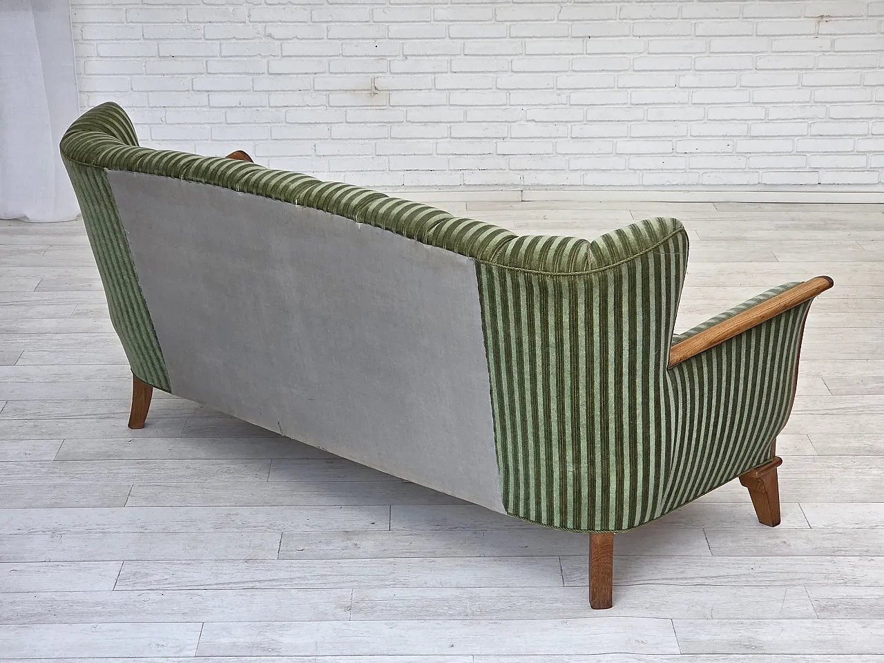Anni '60, divano danese a 3 posti, velluto per mobili verdi, legno di quercia. 12