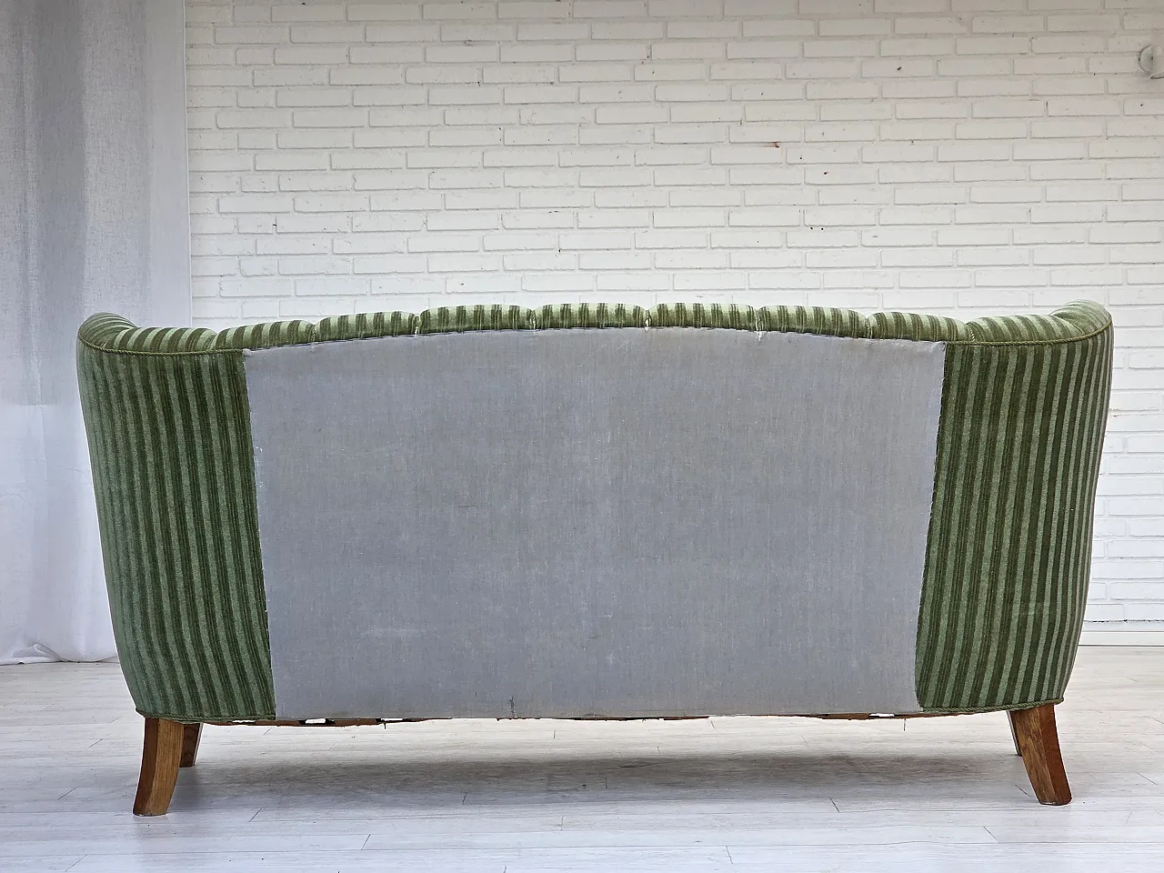 Anni '60, divano danese a 3 posti, velluto per mobili verdi, legno di quercia. 13