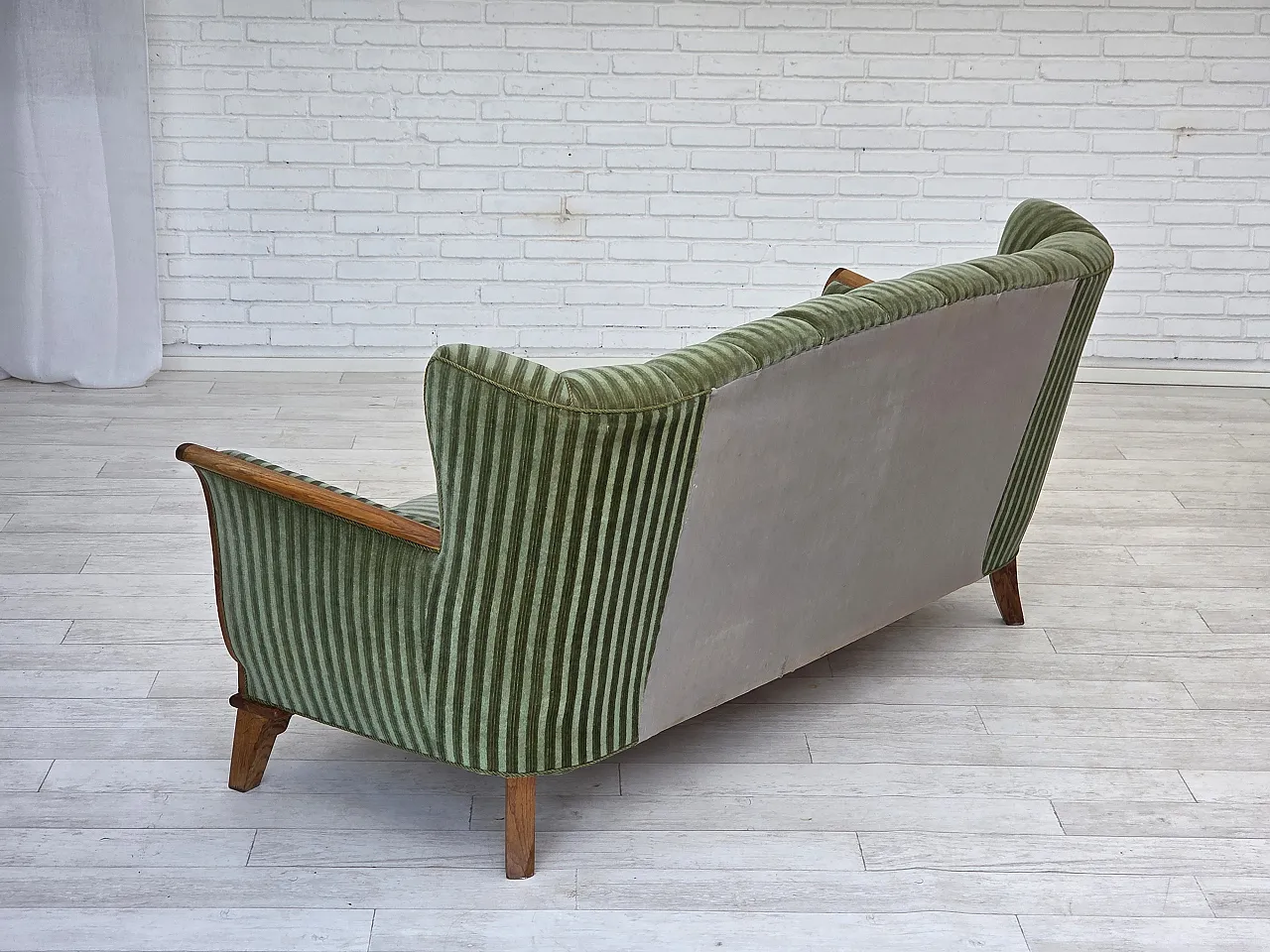 Anni '60, divano danese a 3 posti, velluto per mobili verdi, legno di quercia. 14