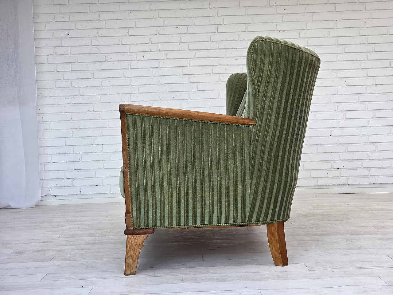 Anni '60, divano danese a 3 posti, velluto per mobili verdi, legno di quercia. 15