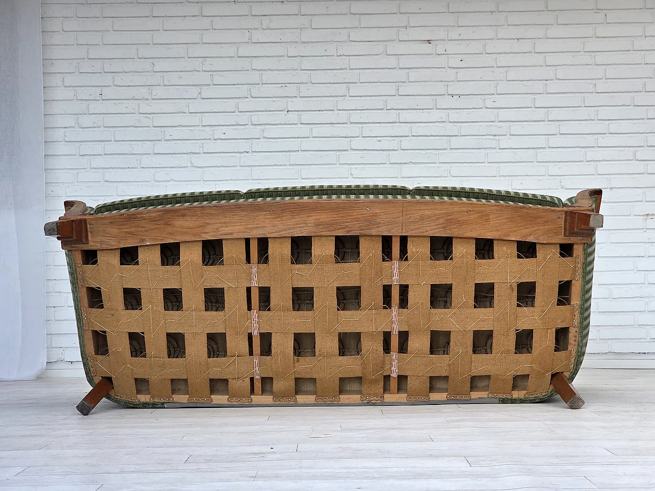 Anni '60, divano danese a 3 posti, velluto per mobili verdi, legno di quercia. 18