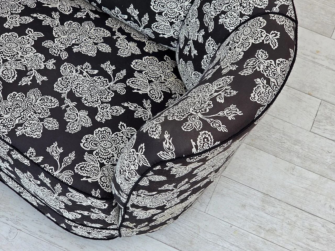 Anni '60, divano "banan" danese a 2 posti, tessuto nero-bianco, legno di faggio. 6