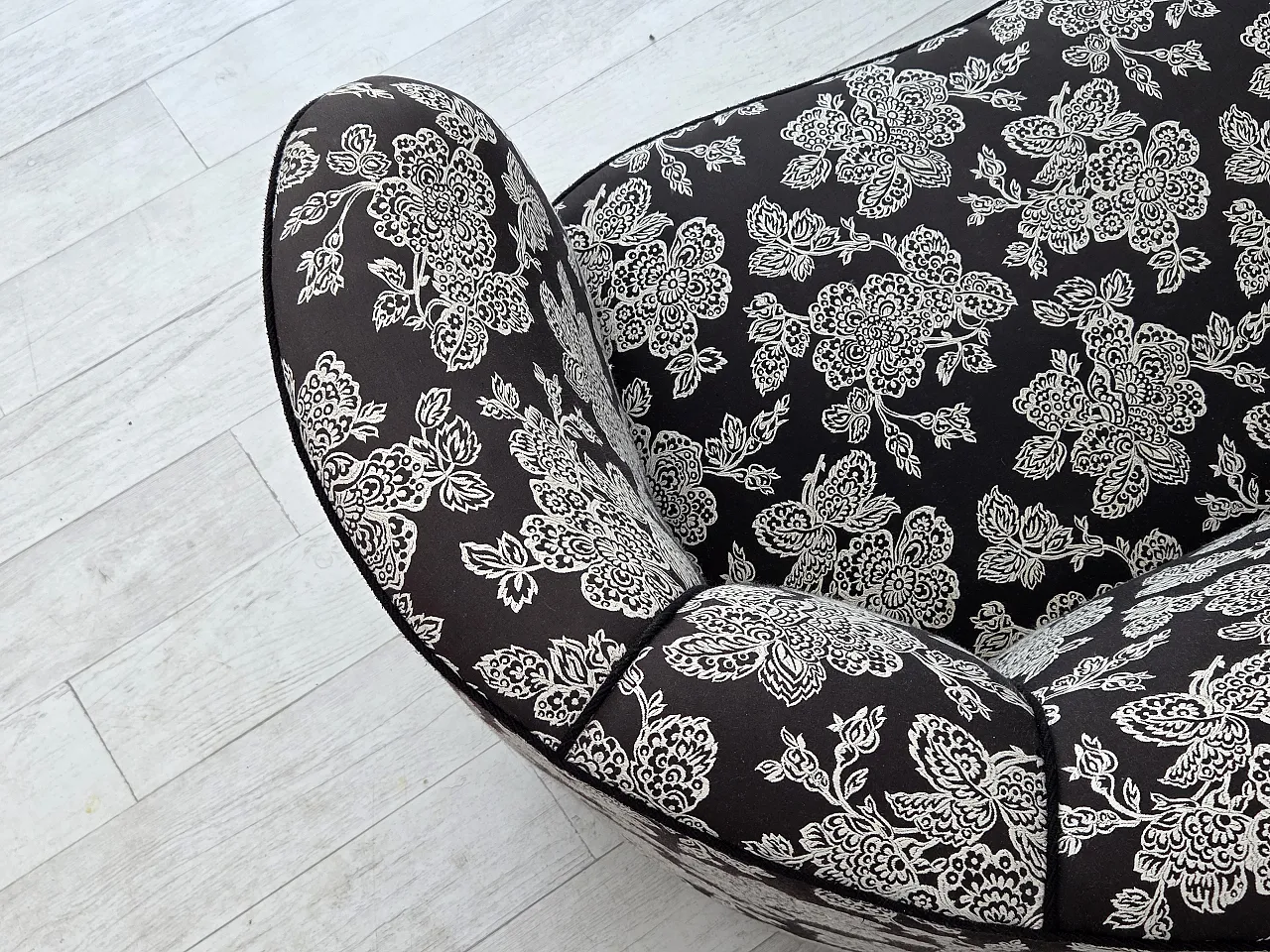 Anni '60, divano "banan" danese a 2 posti, tessuto nero-bianco, legno di faggio. 8