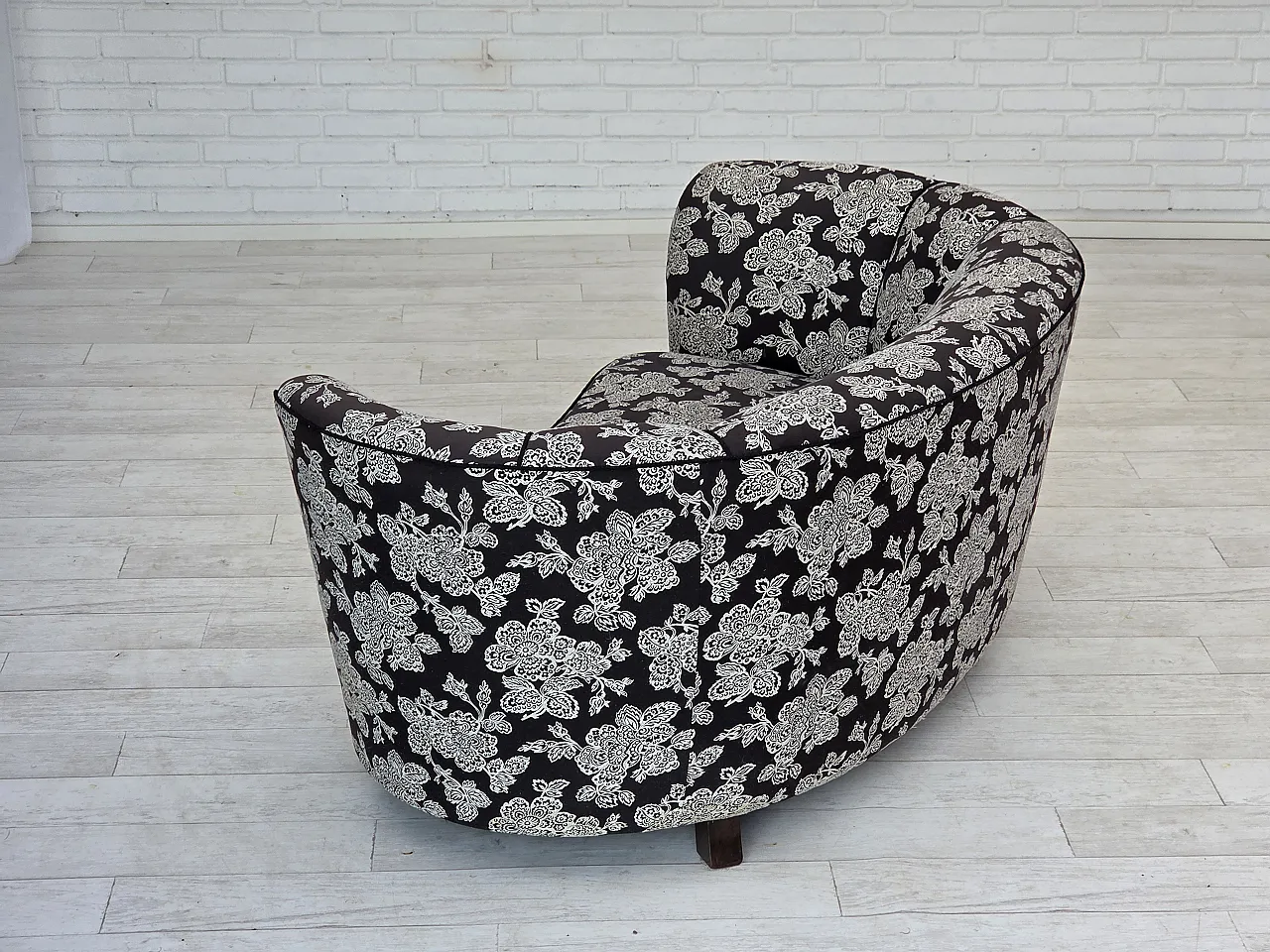 Anni '60, divano "banan" danese a 2 posti, tessuto nero-bianco, legno di faggio. 15