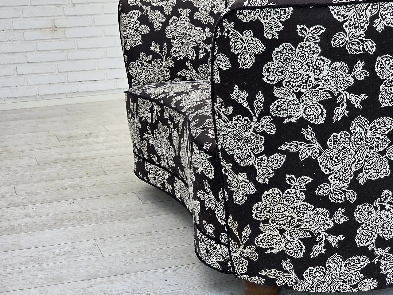 Anni '60, divano "banan" danese a 2 posti, tessuto nero-bianco, legno di faggio. 16