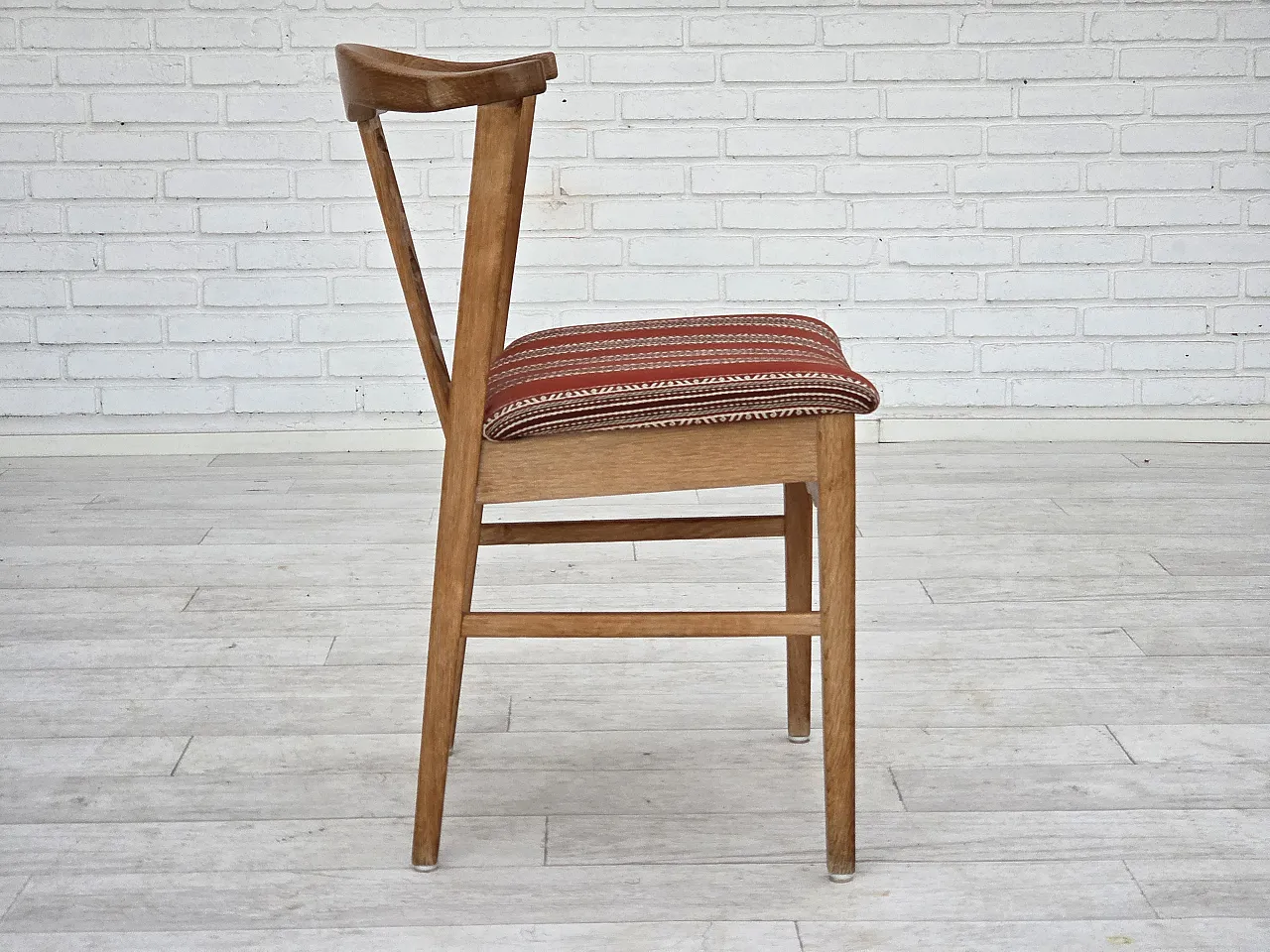 Coppia di sedie da pranzo danesi in quercia e lana, anni '60 9