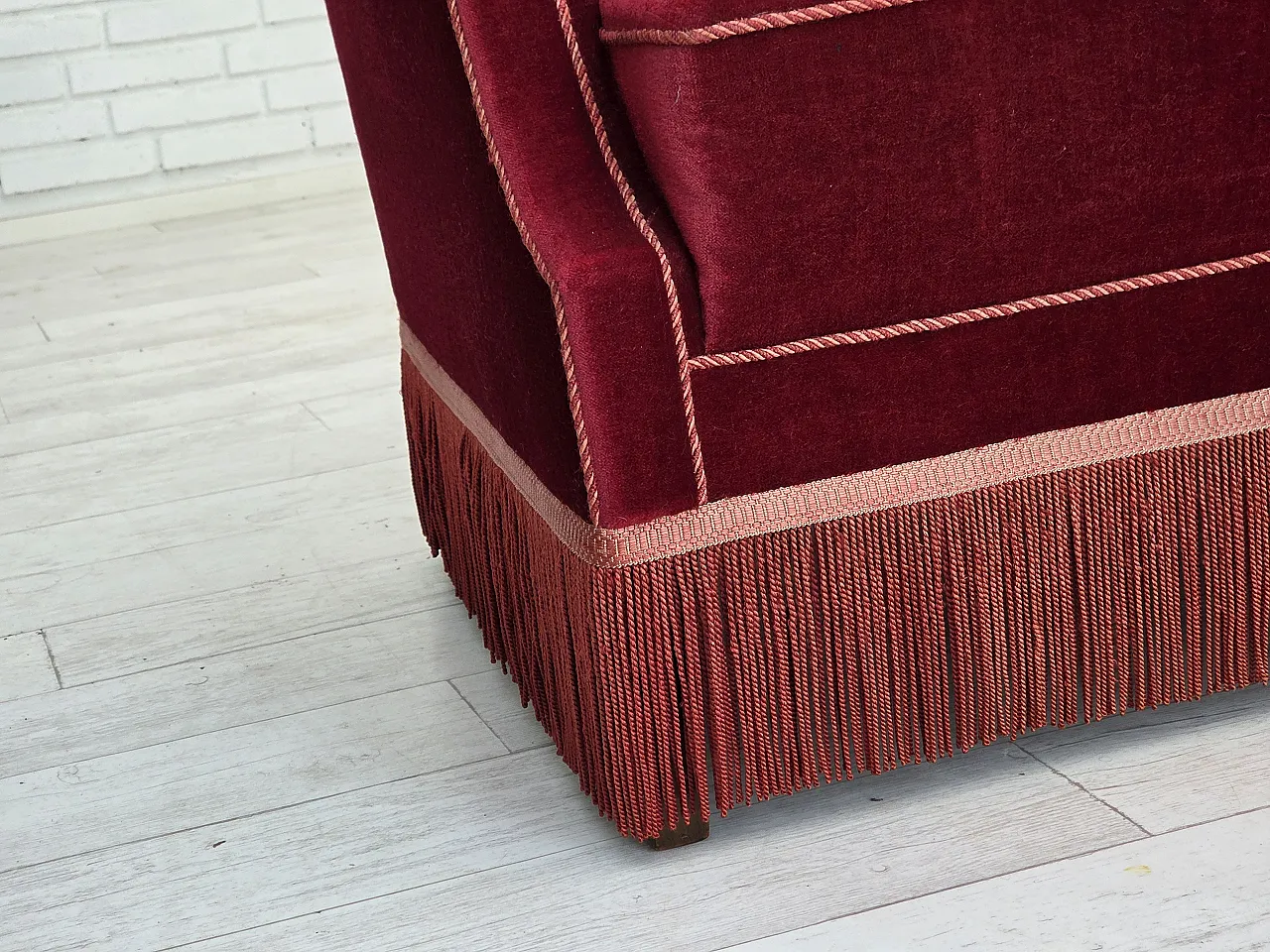 Divano danese a 3 posti, velluto rosso ciliegia, anni '60 3