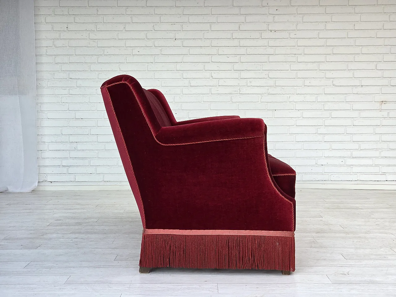 Divano danese a 3 posti, velluto rosso ciliegia, anni '60 10