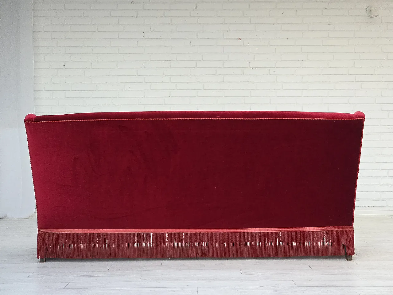 Divano danese a 3 posti, velluto rosso ciliegia, anni '60 13