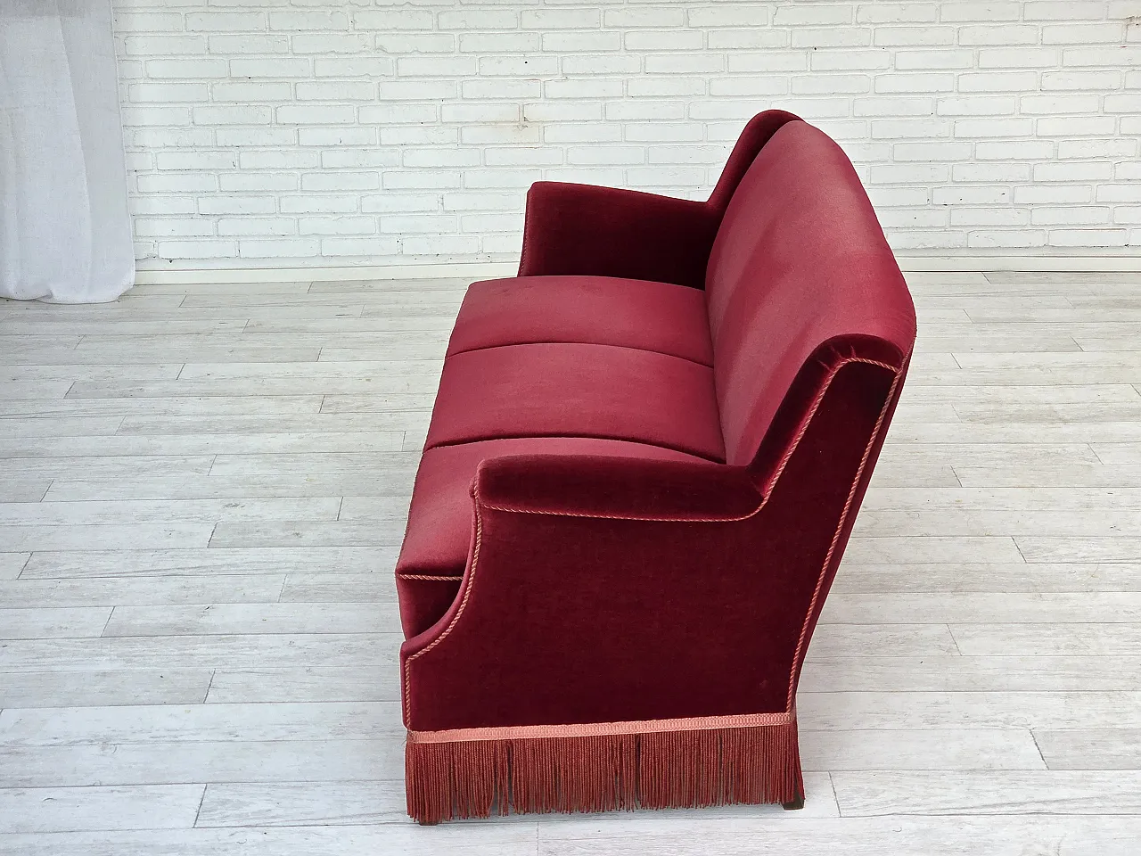 Divano danese a 3 posti, velluto rosso ciliegia, anni '60 15