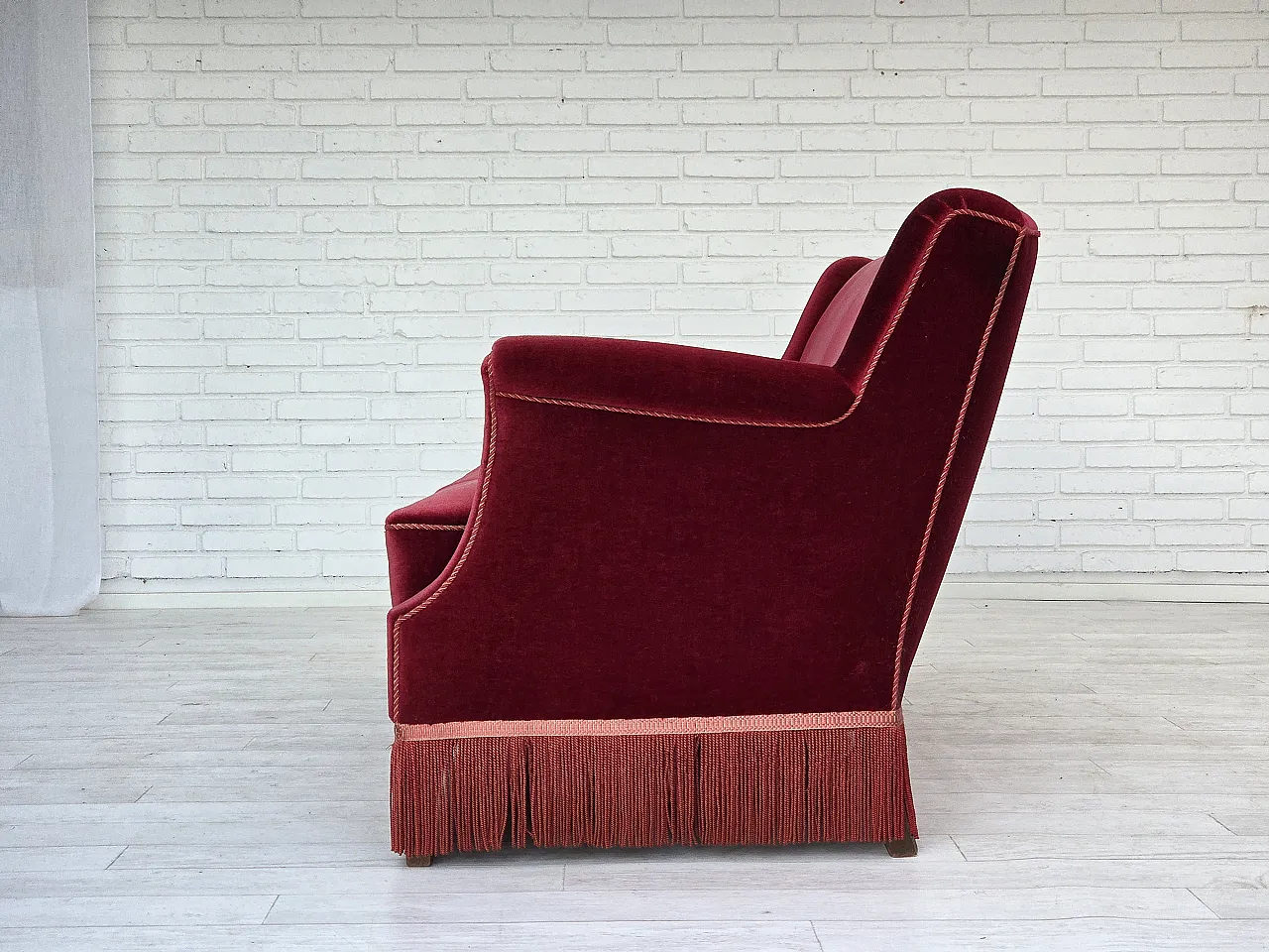 Divano danese a 3 posti, velluto rosso ciliegia, anni '60 16