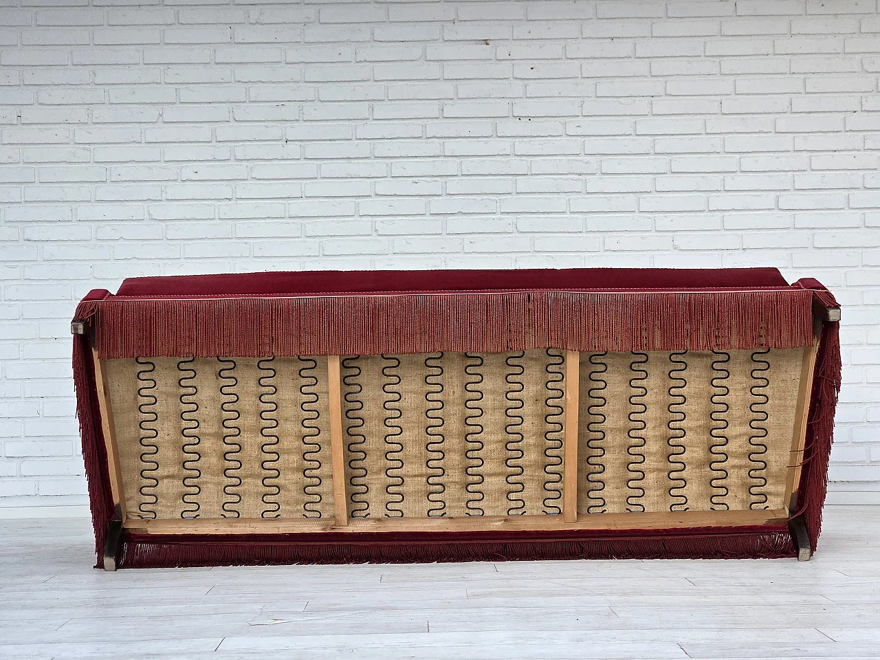 Divano danese a 3 posti, velluto rosso ciliegia, anni '60 18