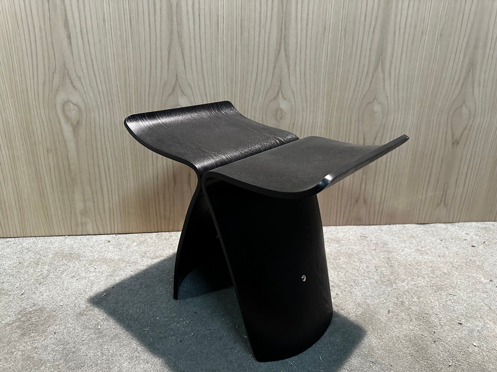 Sgabello Butterfly di Sori Yanagi per Vitra, anni '90 intOndo