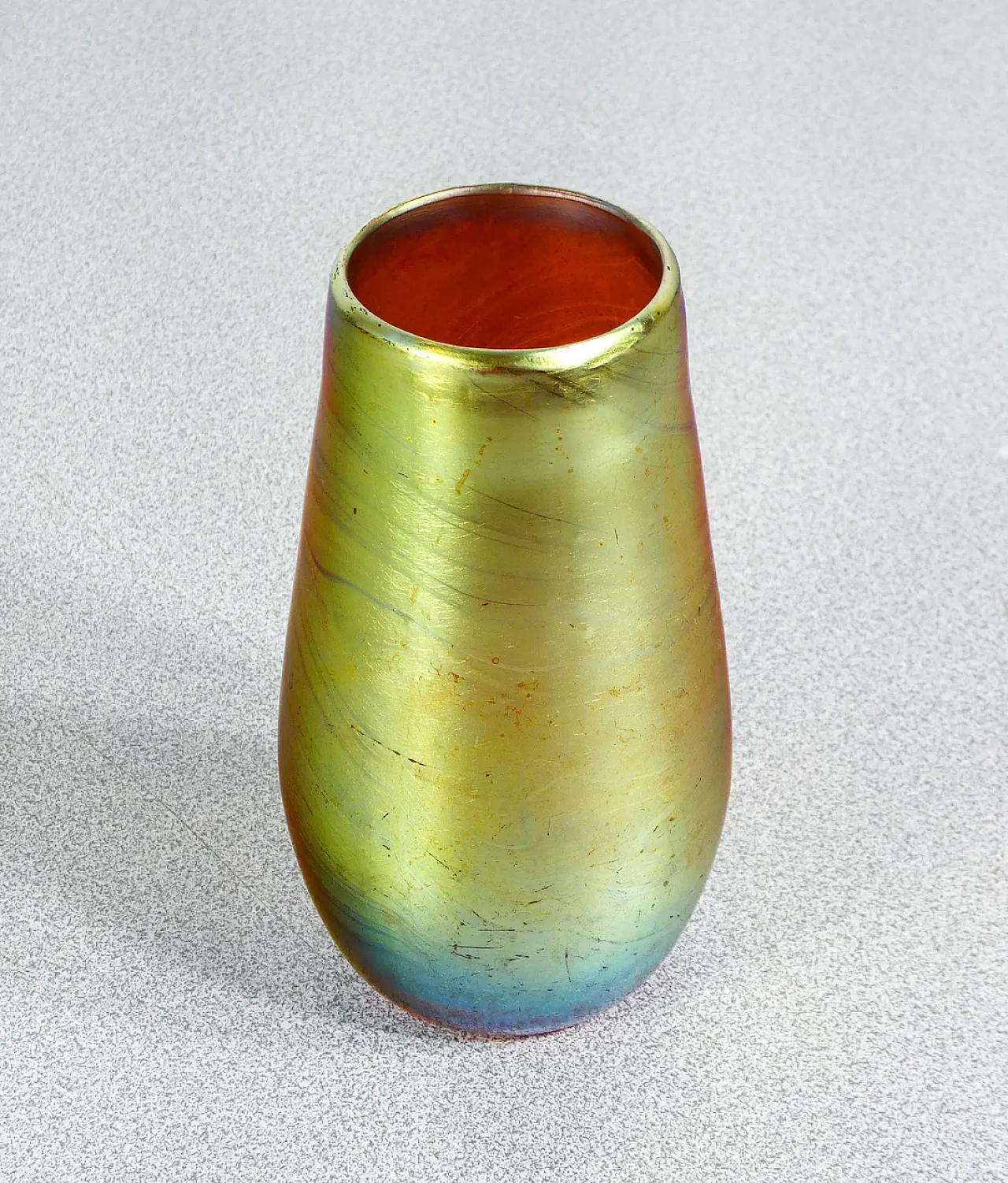 Iridescent blown glass vase, early 20th century 6