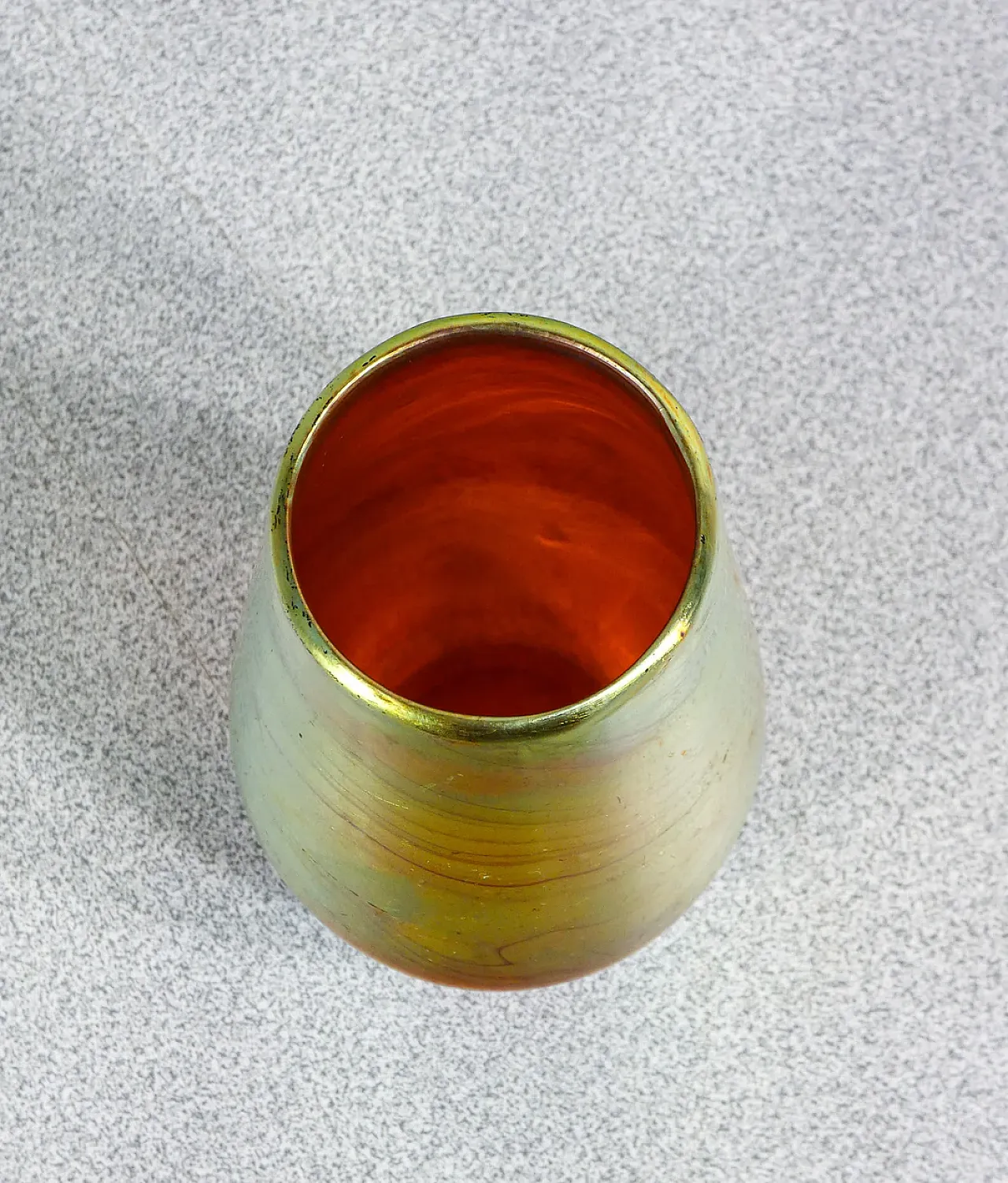 Iridescent blown glass vase, early 20th century 7