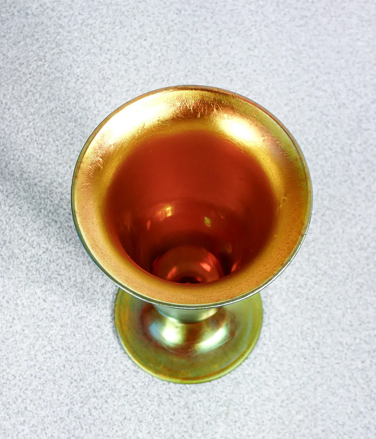 Vaso in vetro soffiato iridescente, primo '900 5