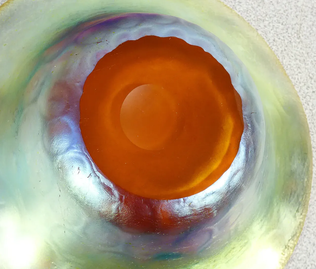 Vaso in vetro soffiato iridescente, primo '900 7