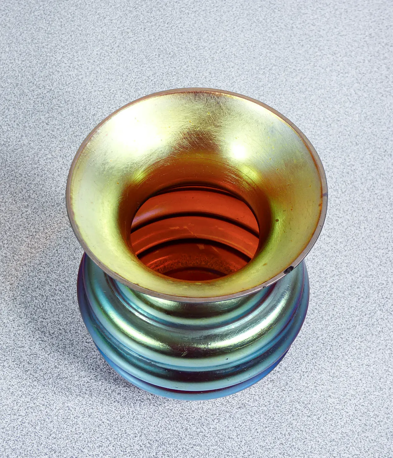 Vaso in vetro soffiato iridescente, primo '900 6