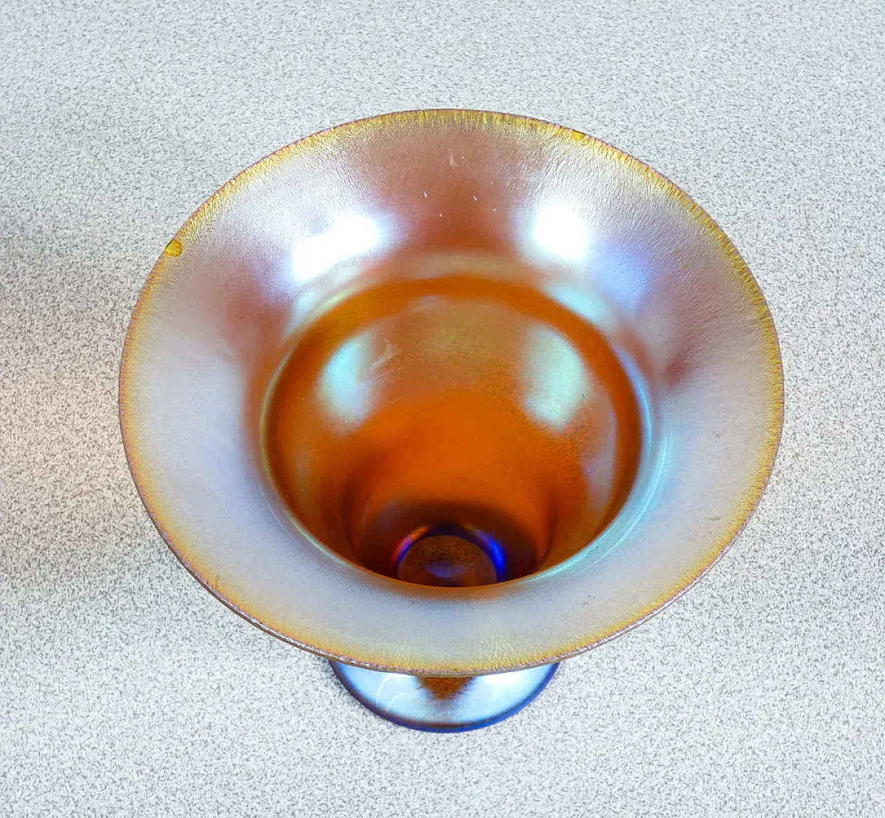 Vaso, coppa in vetro soffiato iridescente, primo '900 4