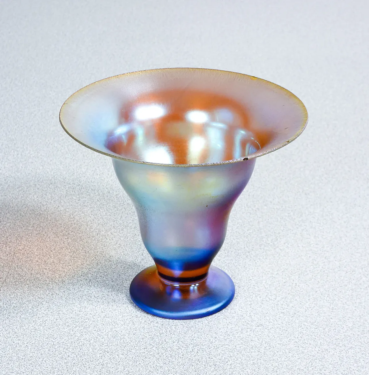 Vaso, coppa in vetro soffiato iridescente, primo '900 6