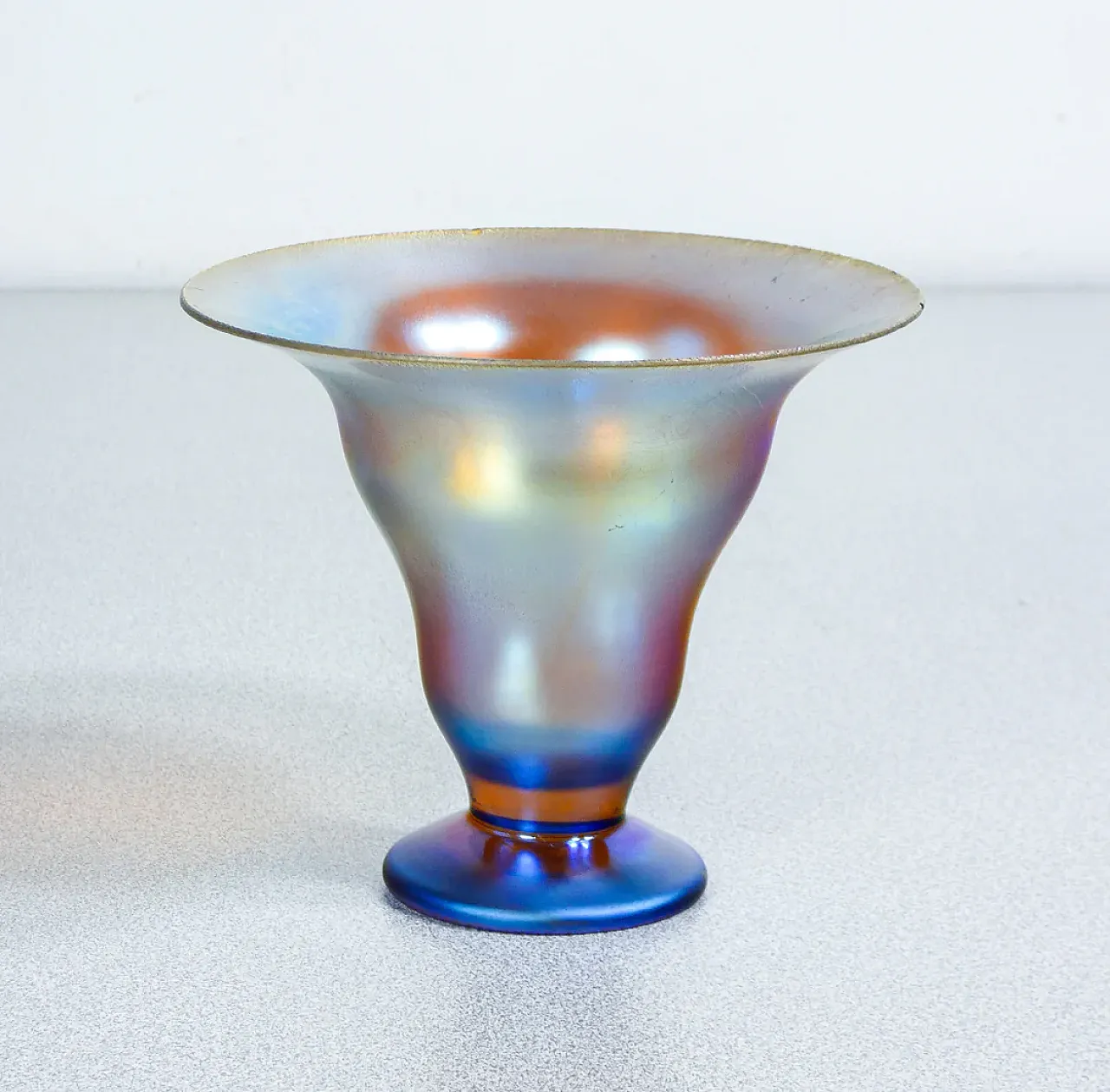 Vaso, coppa in vetro soffiato iridescente, primo '900 7