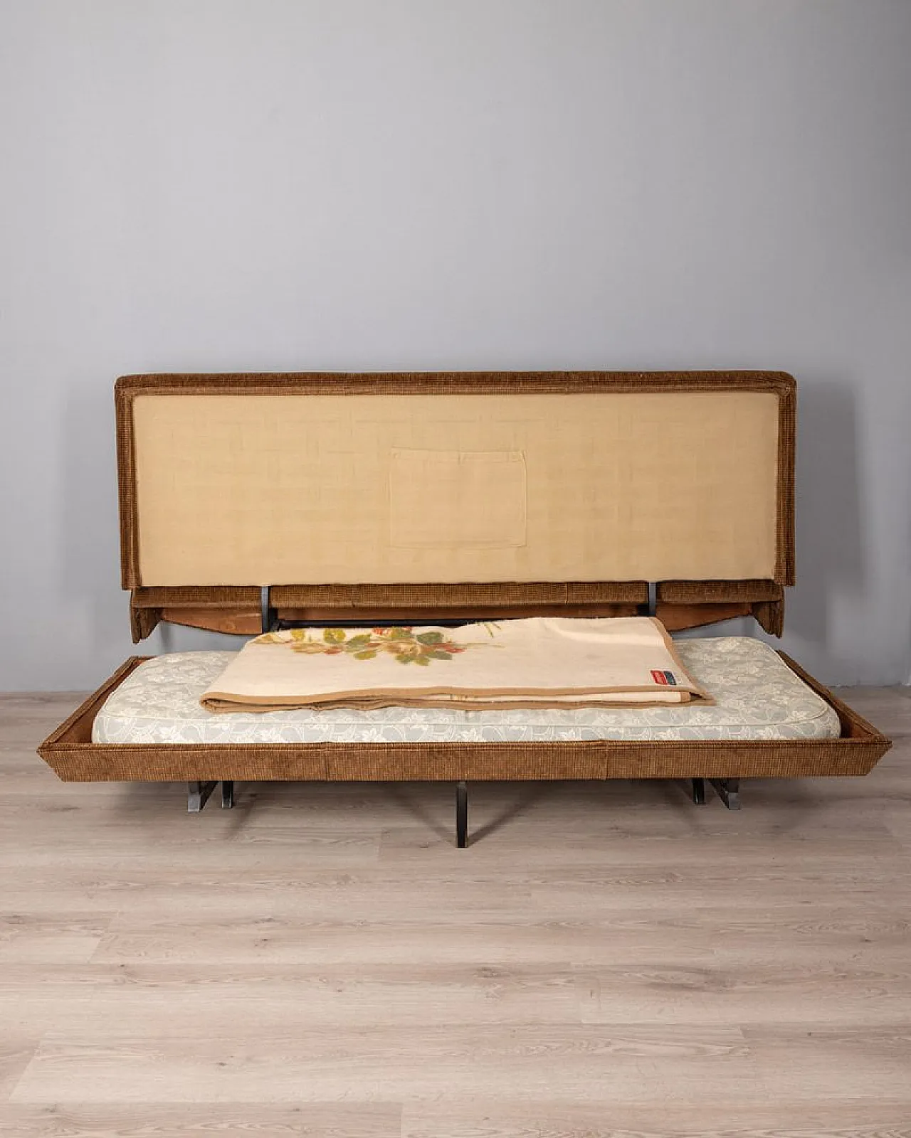 Convertible sofa in two-tone fabric, 1960s 4