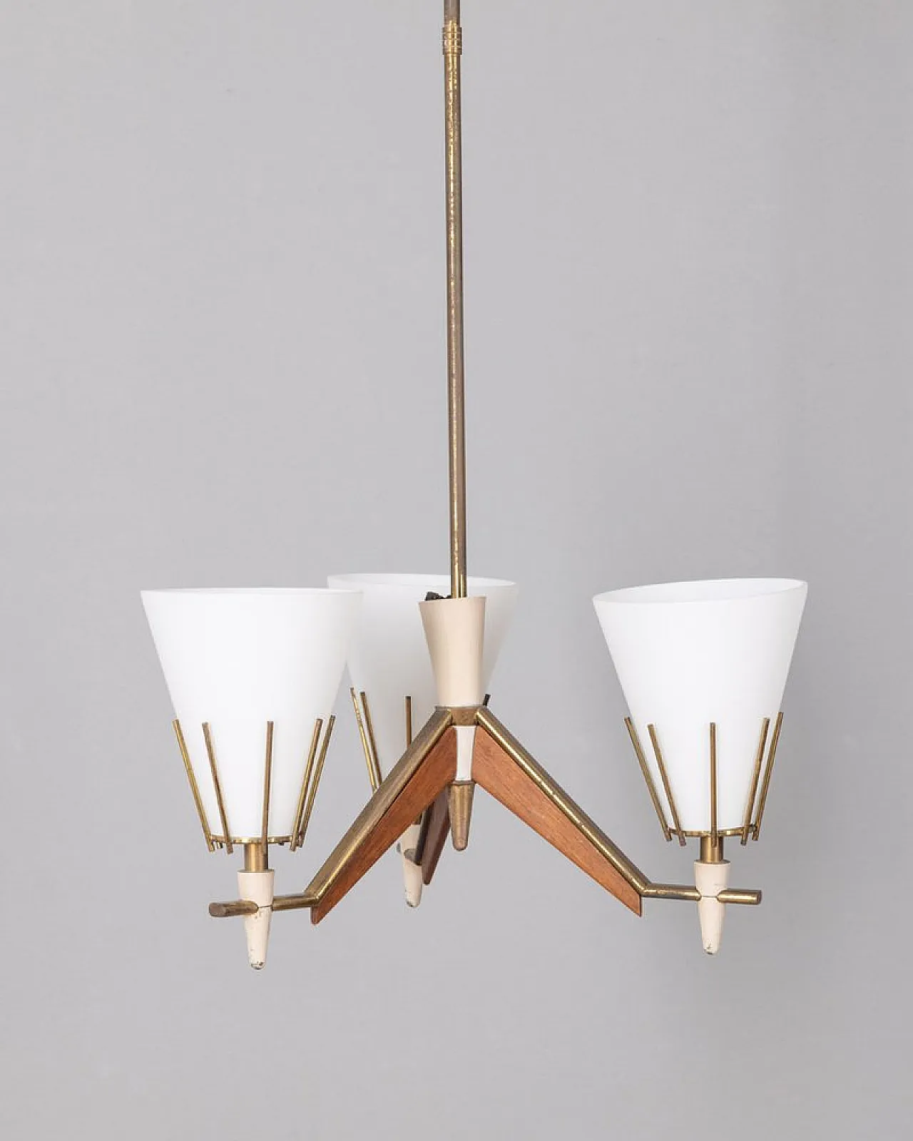 Lampada a sospensione in legno e vetro opalino, anni '50 1