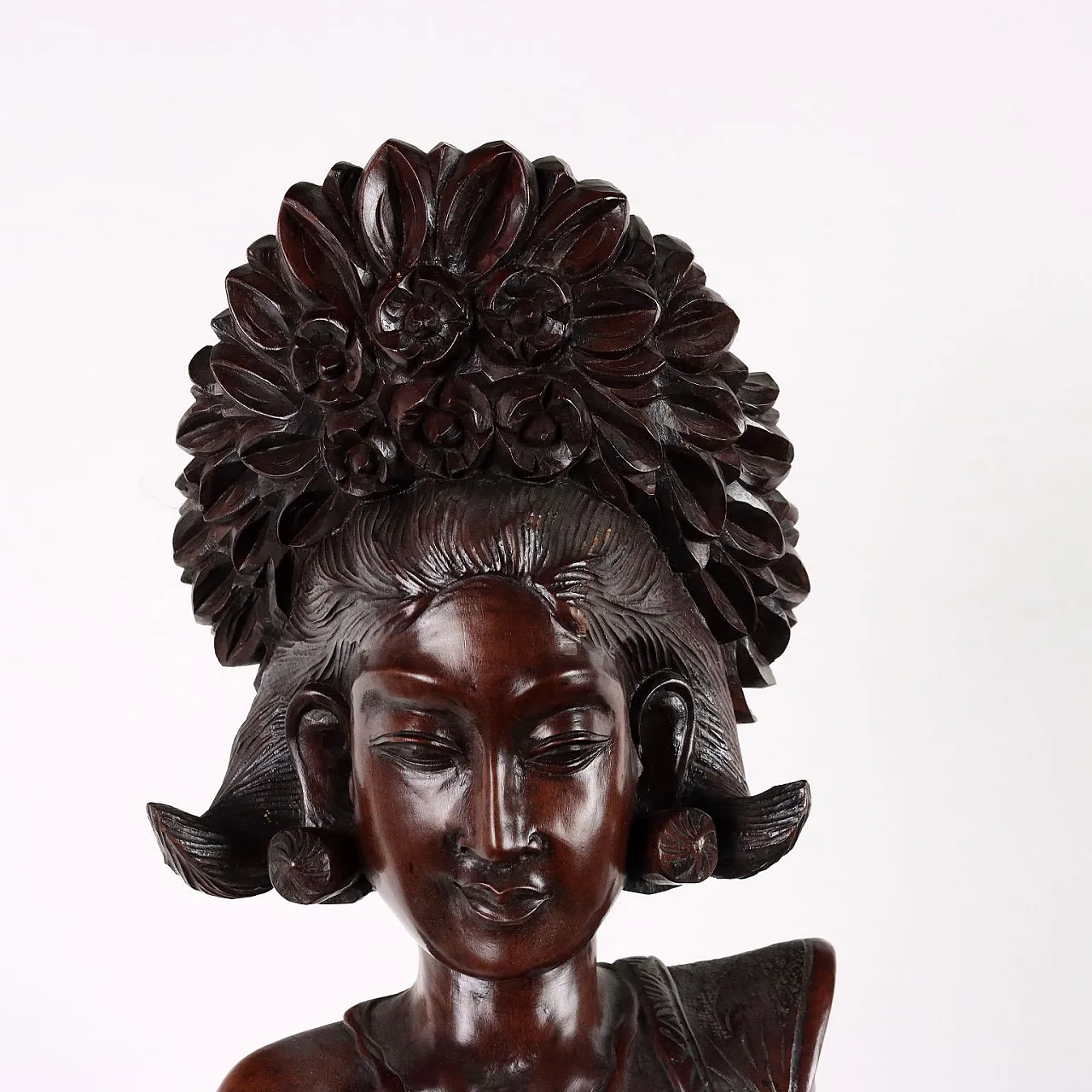 Female Figure, carved wooden statue, 20th century 3
