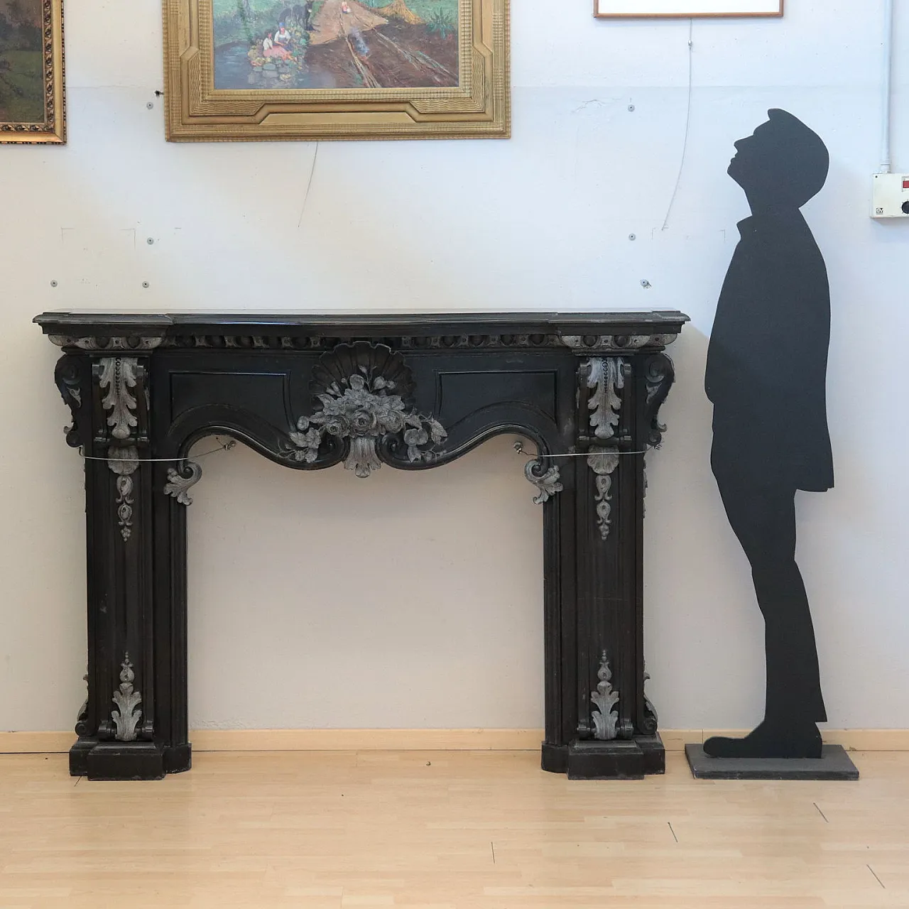 Camino scolpito in marmo nero del Belgio, '800 2