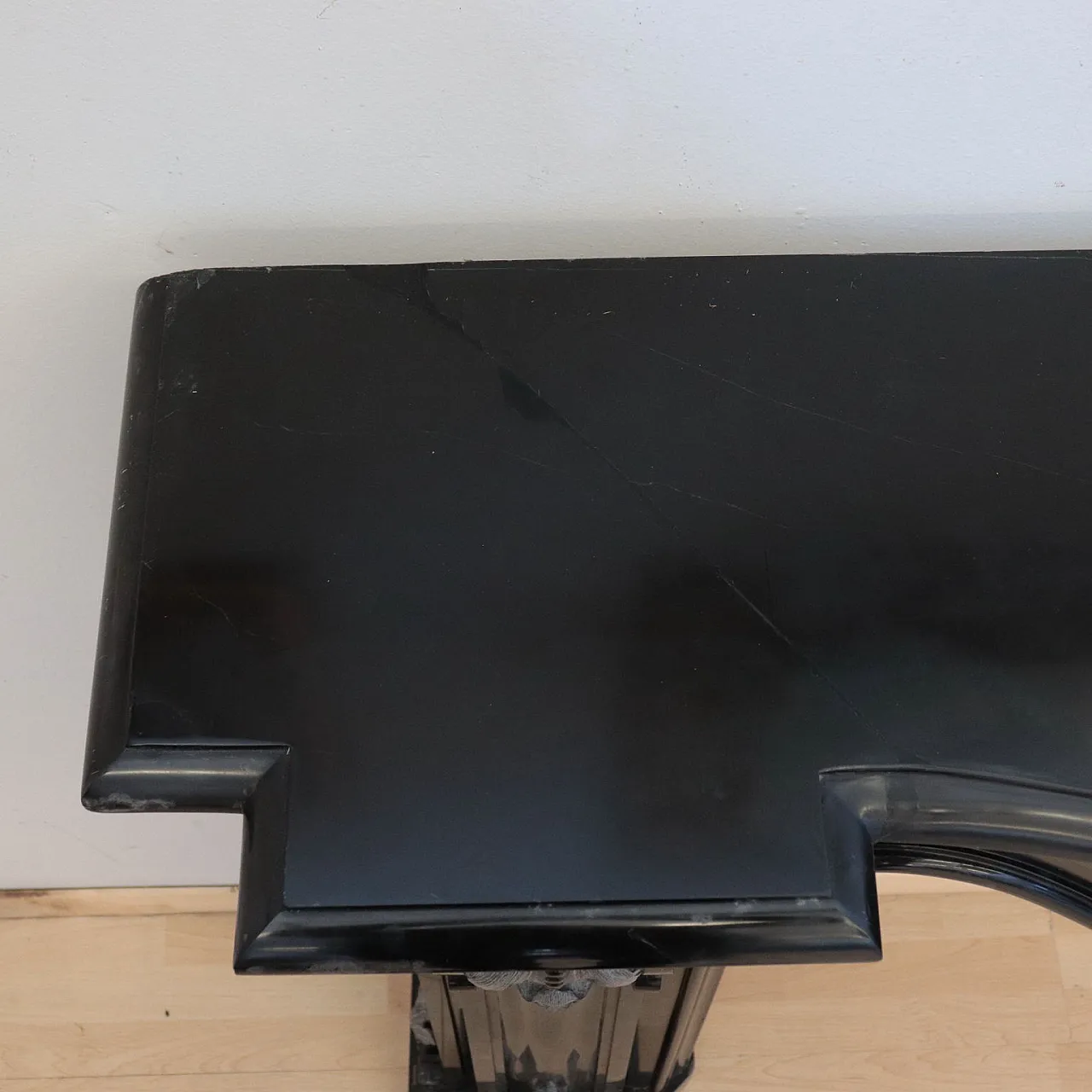 Camino scolpito in marmo nero del Belgio, '800 9