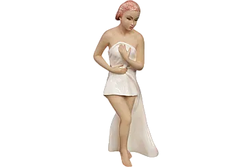 Figura di ragazza con asciugamano di Le Bertetti Torino, anni '40