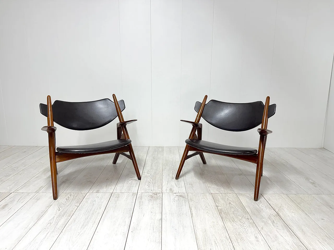 Pair of wooden and leather armchairs by Hans Wegner, 1950s 2