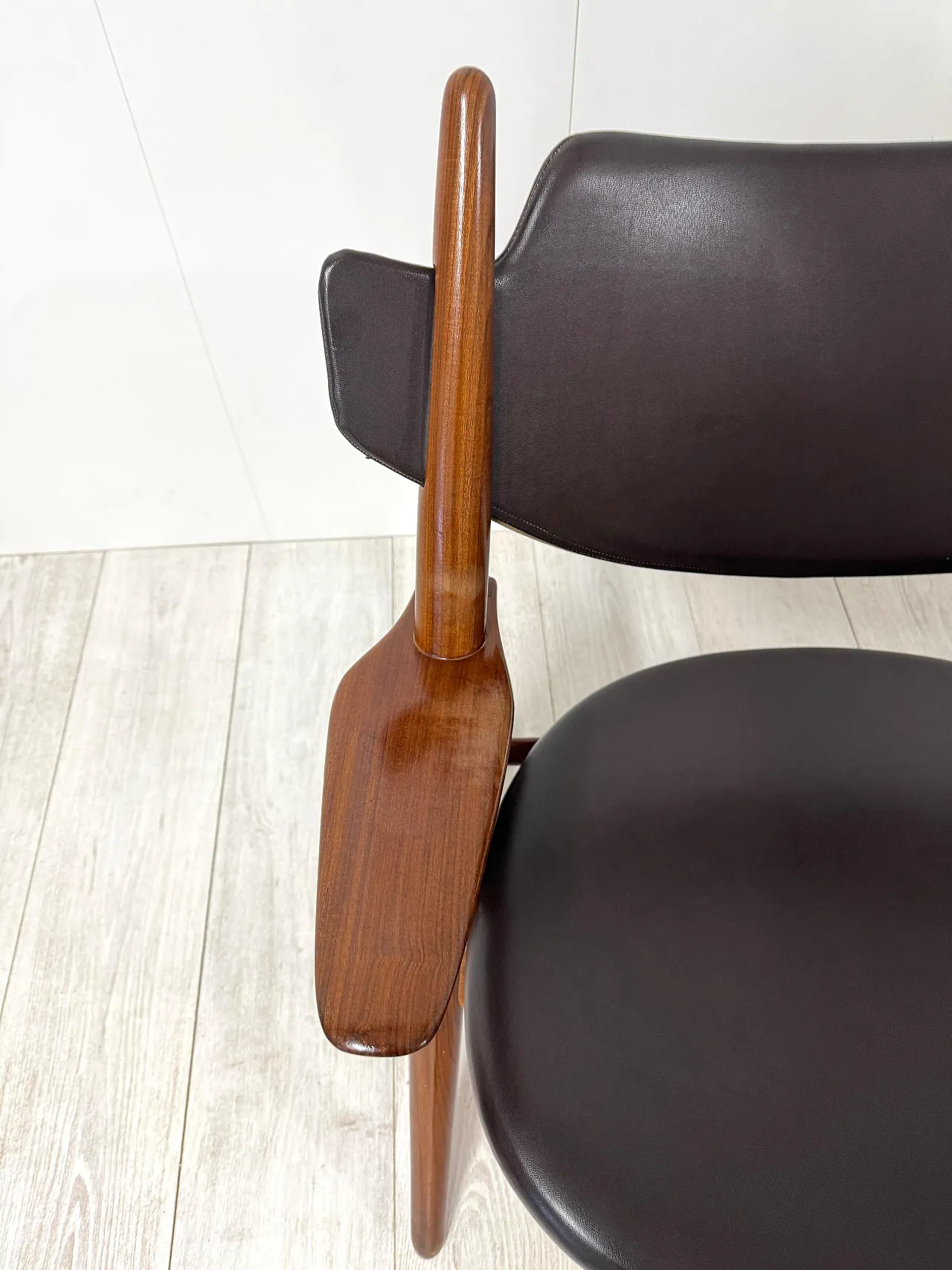 Pair of wooden and leather armchairs by Hans Wegner, 1950s 11