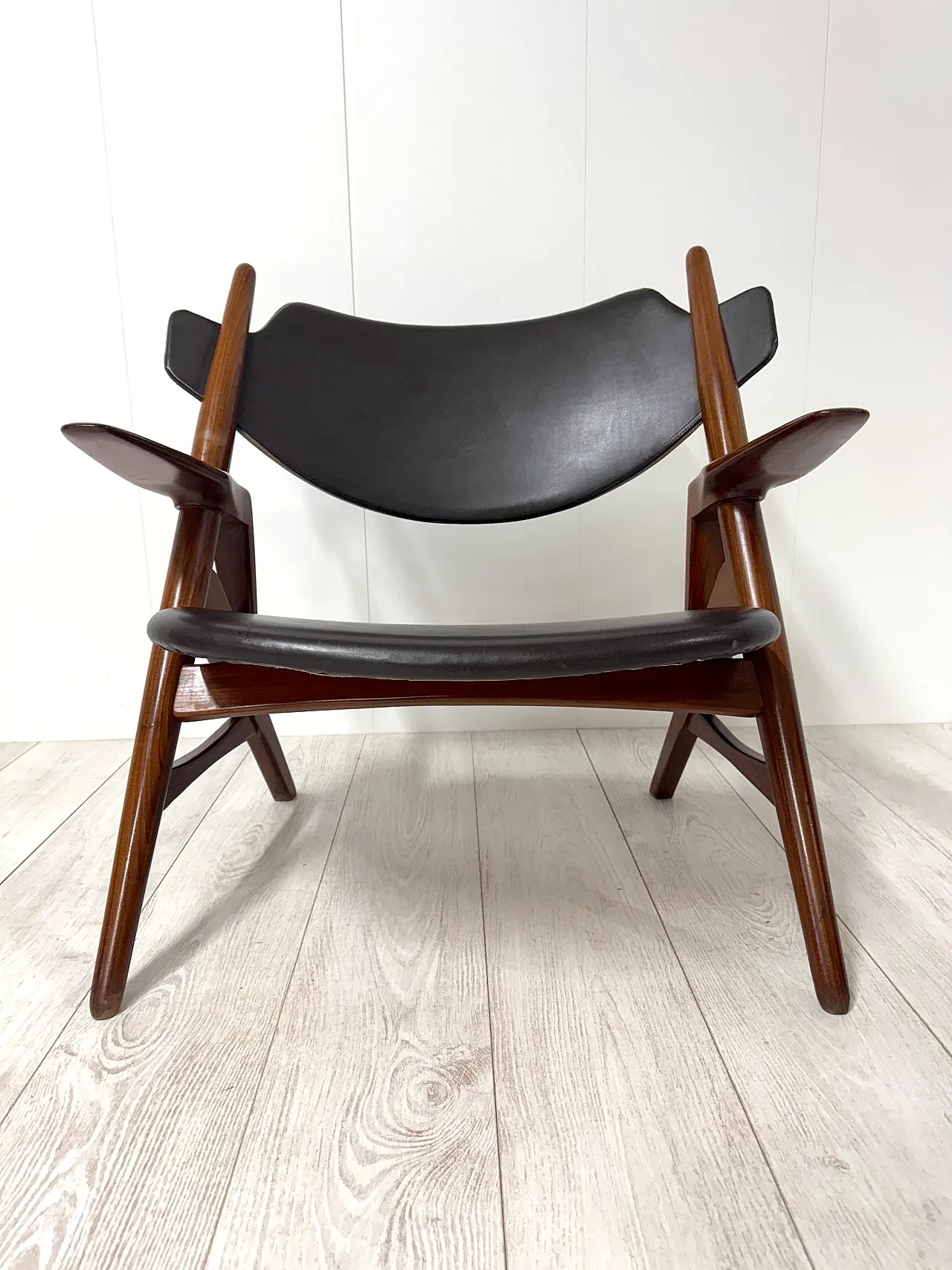 Pair of wooden and leather armchairs by Hans Wegner, 1950s 13