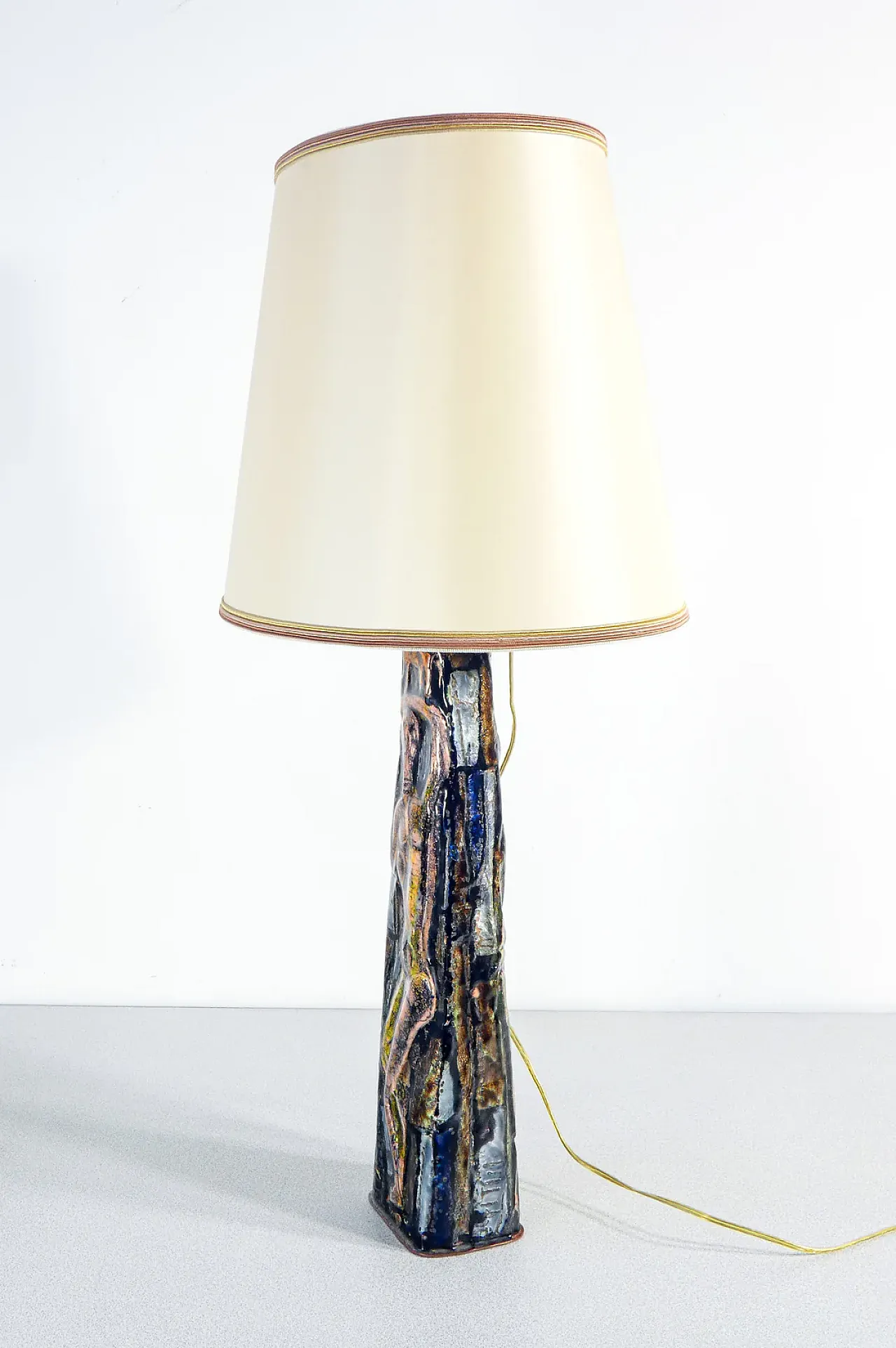 Lampada da tavolo in metallo e smalti, anni '60 2