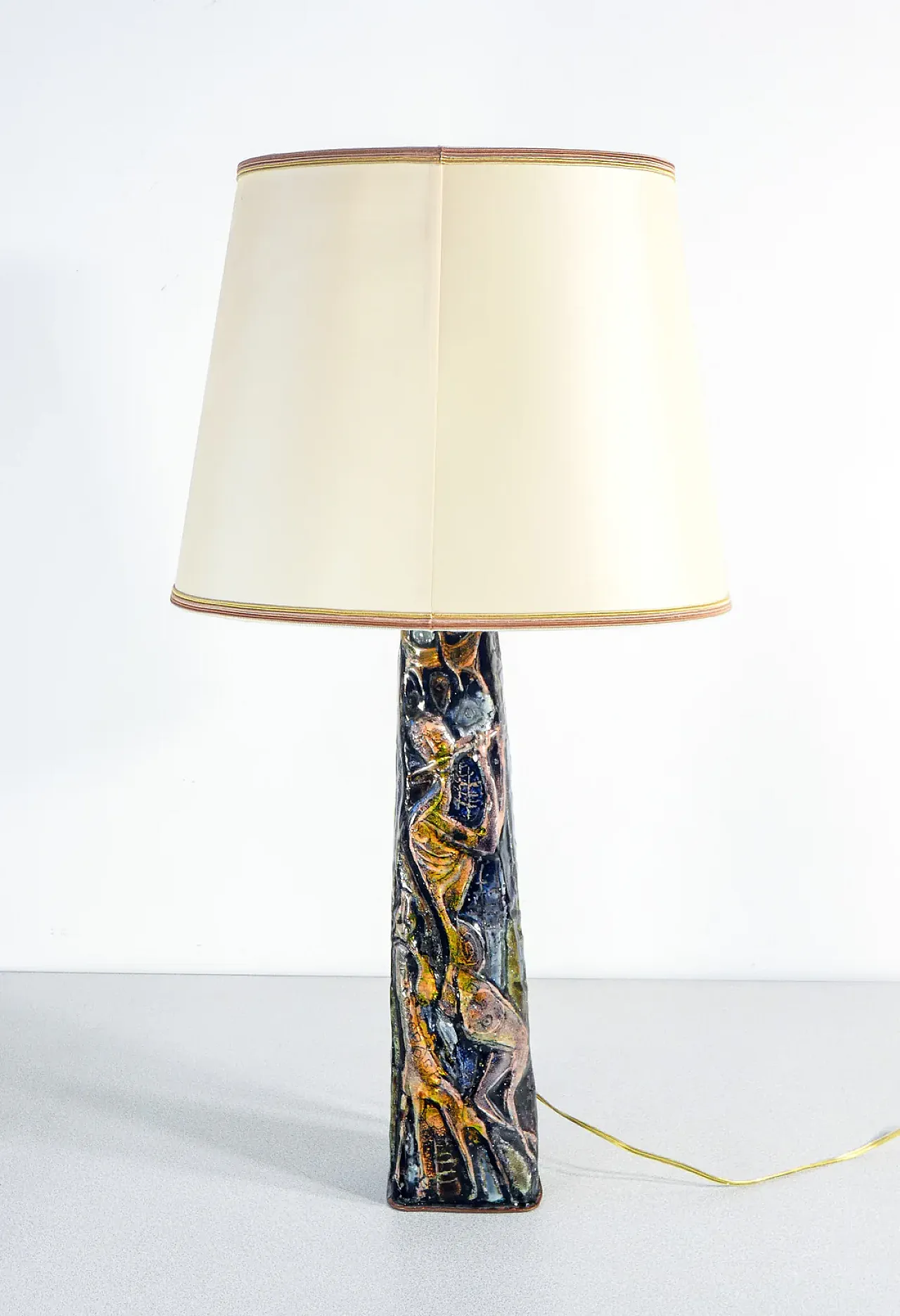 Lampada da tavolo in metallo e smalti, anni '60 3