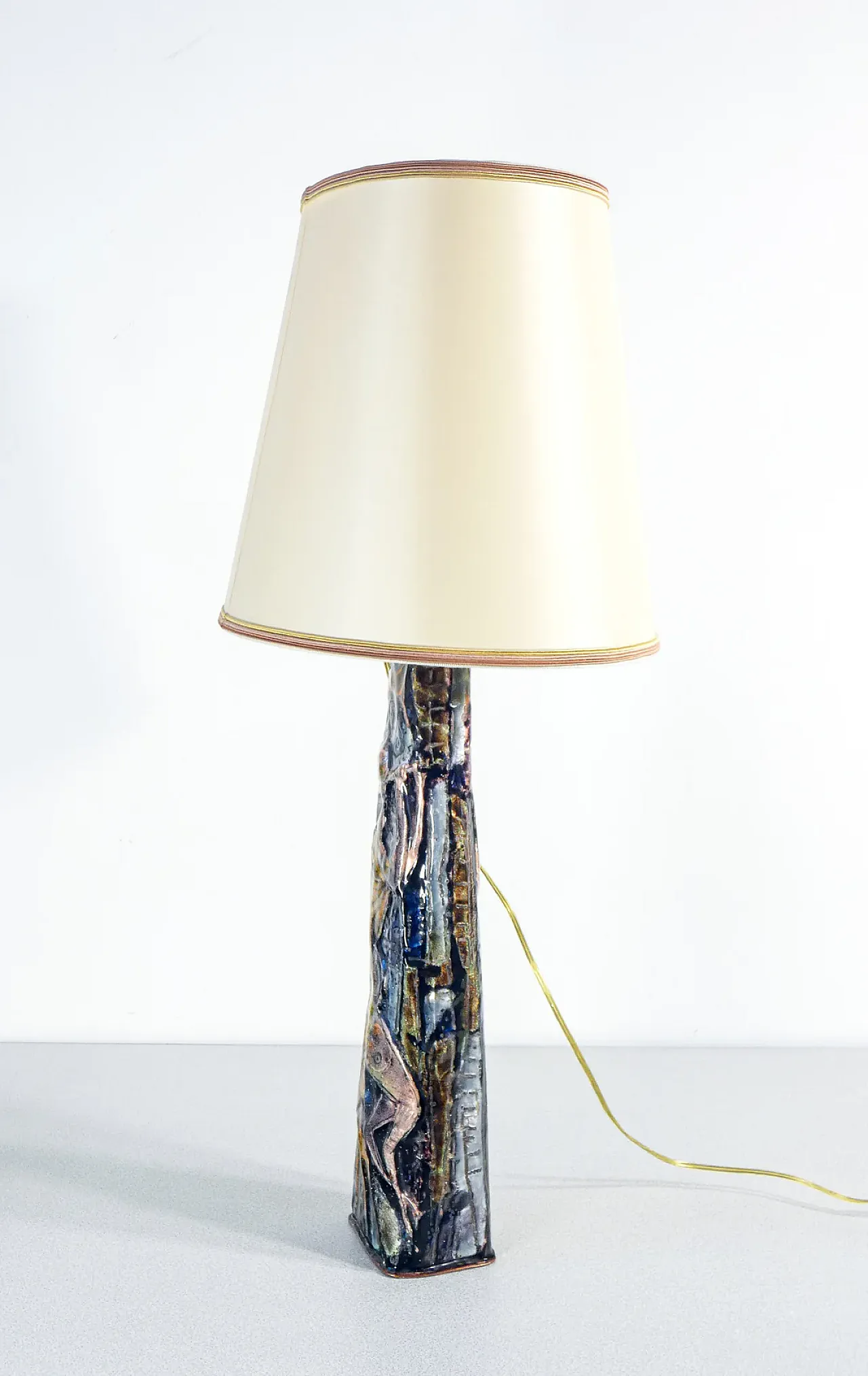 Lampada da tavolo in metallo e smalti, anni '60 4