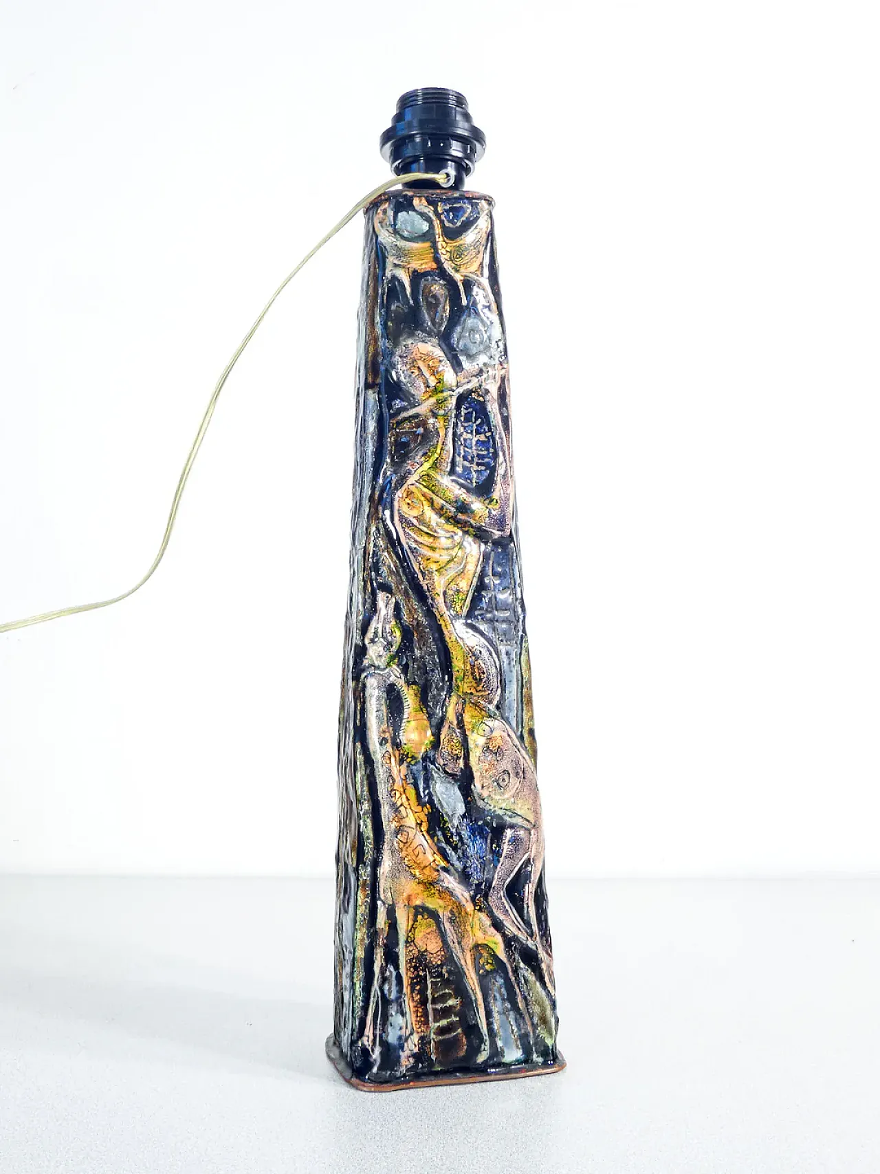 Lampada da tavolo in metallo e smalti, anni '60 5