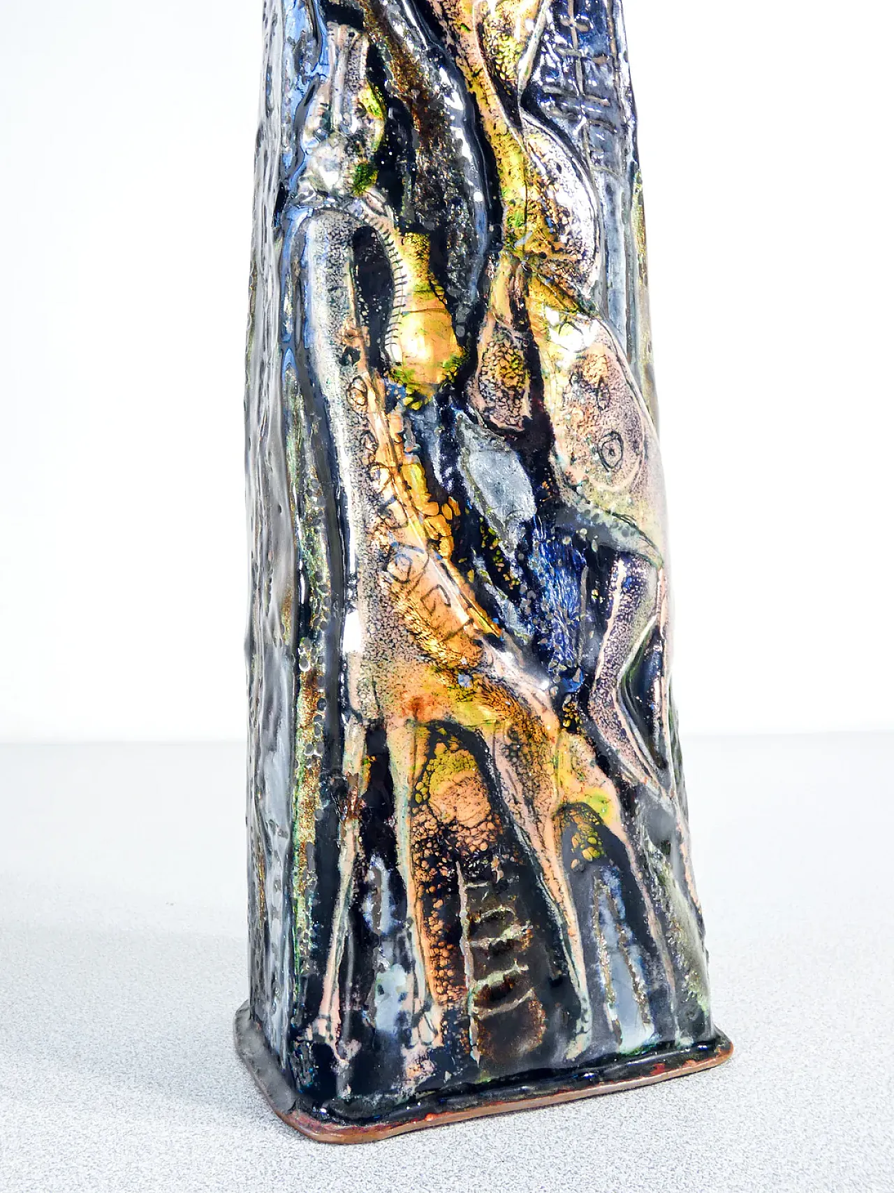 Lampada da tavolo in metallo e smalti, anni '60 8